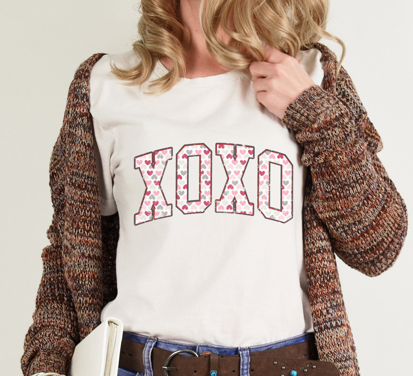 XOXO hearts Valentines day heart T-Shirt, Heart shirt, galentines shirt, Valentine gift T-shirt.